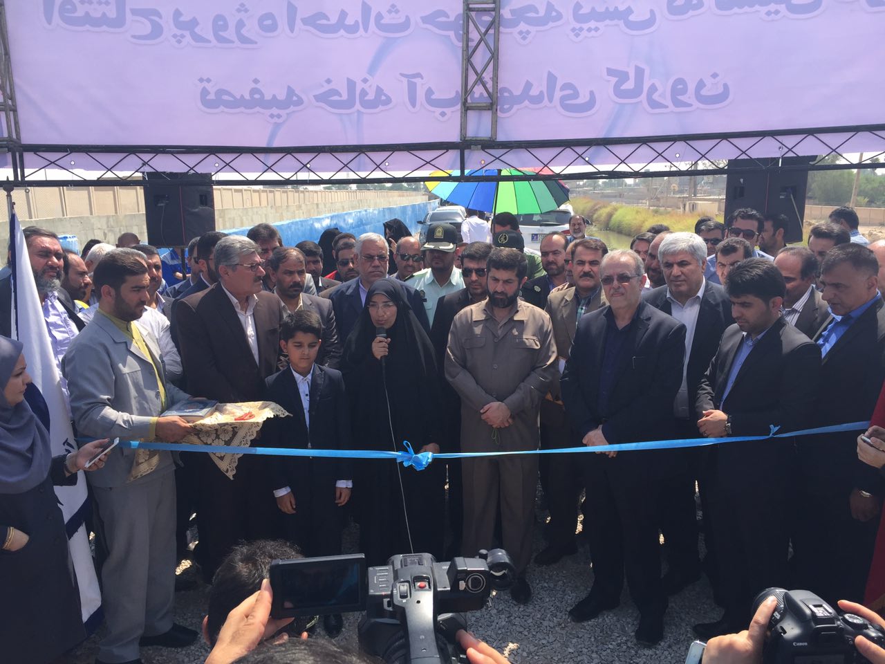 گزارش تصویری /ترانه نیوز/حضور دکتر شریعتی استاندار خوزستان و مهندس فردوس کریمی مدیرعامل آبفا اهواز در مراسم افتتاح طرح های شرکت آبفا اهواز