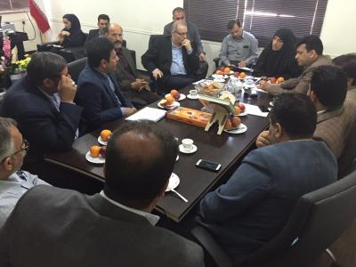نشست مشترک مدیرعامل شرکت آبفا کلانشهر اهواز، فرماندار کارون و جمعی از مسولین محلی در خصوص مشکلات آب و فاضلاب