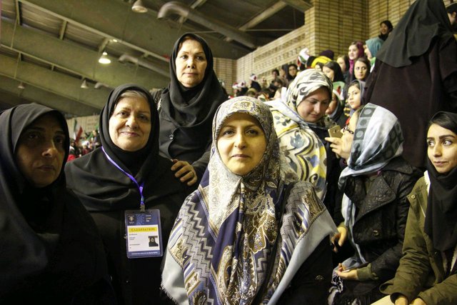 سیاوشی: استادیوم‌های بزرگ کشور امکانات لازم را برای حضور زنان دارند